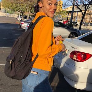 Meet your Posher, Kayla